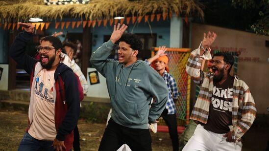 हास्यजत्रा फेम निखील बने, मंदार मांडवकर आणि सिद्धेश नागवेकरचं "पोर बदनाम" गाणं व्हायरल!