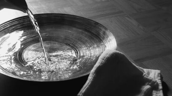 दररोज गंगाजल पिणे चांगले - दररोज गंगाजल पिणे चांगले. अमावस्या आणि पौर्णिमेला गंगेच्या पाण्याने स्नान करावे किंवा पवित्र नदीत स्नान करावे आणि दान करावे असे म्हटले जाते, परंतु दररोज सुद्धा गंगेच्या पाण्याचा वापर करता येतो. दररोज गंगाजल पिणे चांगले - दररोज गंगाजल पिणे चांगले. अमावस्या आणि पौर्णिमेला गंगेच्या पाण्याने स्नान करावे किंवा पवित्र नदीत स्नान करावे आणि दान करावे असे म्हटले जाते, परंतु दररोज सुद्धा गंगेच्या पाण्याचा वापर करता येतो.