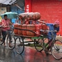 आजपासून महाग झाला LPG सिलिंडर, दिल्ली ते मुंबई किती रुपयांनी वाढले दर? वाचा आजपासून महाग झाला LPG सिलिंडर, दिल्ली ते मुंबई किती रुपयांनी वाढले दर? वाचा