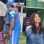 Watch : रितिकासमोर अनुष्काने घेतली रोहितची गळाभेट, चॅम्पियन्स ट्रॉफी जिंकल्यानंतर असं केलं अभिनंदन, पाहा