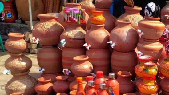 गरीबांचे फ्रीज मातीचे मडके बाजारात दाखल