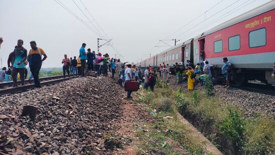 बेंगळूरु -कामाख्या एक्सप्रेसला अपघात