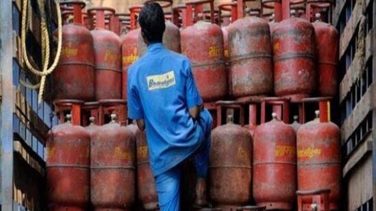 सर्वसामान्य नागरिकांना झटका! घरगुती एलपीजी सिलिंडरच्या दरात ५० रुपयांनी वाढ