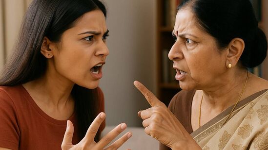 सासूची सुनेविरोधात घरगुती हिंसाचाराची तक्रार सासूची सुनेविरोधात घरगुती हिंसाचाराची तक्रार