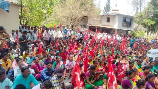 राज्य सरकार शहरी नक्षलवादाचा बिमोड करण्यासाठी हा कायदा करत असल्याचे सांगत असले तरी प्रत्यक्षामध्ये सरकारच्या धोरणाविरुद्ध संघर्ष करणाऱ्या व आवाज उठवणाऱ्या कोणत्याही व्यक्ती किंवा संघटनेच्या विरोधात, या विधेयकामुळे सरकारच्या हातात कारवाईचे बेसुमार अधिकार एकवटणार आहेत. सरकारी धोरणांच्या विरोधात आवाज उठवणाऱ्या कोणत्याही व्यक्ती किंवा संघटनांना राज्य सरकार बेकायदेशीर ठरवून त्यांच्यावर कारवाई करू शकणार आहे. दोन ते सात वर्षांपर्यंत शिक्षा व अशी व्यक्ती, व्यक्तीचे नातेवाईक व अशा संघटनांच्या मालमत्ता जप्त करण्याचे अमर्याद अधिकार या विधेयकाच्या अन्वये राज्य सरकारला प्राप्त होणार आहेत. राज्य सरकारच्या धोरणांची व निर्णयांची कोणत्याही प्रकारची चिकित्सा करणे यामुळे अशक्य होऊन जाणार आहे. राज्य सरकार शहरी नक्षलवादाचा बिमोड करण्यासाठी हा कायदा करत असल्याचे सांगत असले तरी प्रत्यक्षामध्ये सरकारच्या धोरणाविरुद्ध संघर्ष करणाऱ्या व आवाज उठवणाऱ्या कोणत्याही व्यक्ती किंवा संघटनेच्या विरोधात, या विधेयकामुळे सरकारच्या हातात कारवाईचे बेसुमार अधिकार एकवटणार आहेत. सरकारी धोरणांच्या विरोधात आवाज उठवणाऱ्या कोणत्याही व्यक्ती किंवा संघटनांना राज्य सरकार बेकायदेशीर ठरवून त्यांच्यावर कारवाई करू शकणार आहे. दोन ते सात वर्षांपर्यंत शिक्षा व अशी व्यक्ती, व्यक्तीचे नातेवाईक व अशा संघटनांच्या मालमत्ता जप्त करण्याचे अमर्याद अधिकार या विधेयकाच्या अन्वये राज्य सरकारला प्राप्त होणार आहेत. राज्य सरकारच्या धोरणांची व निर्णयांची कोणत्याही प्रकारची चिकित्सा करणे यामुळे अशक्य होऊन जाणार आहे.