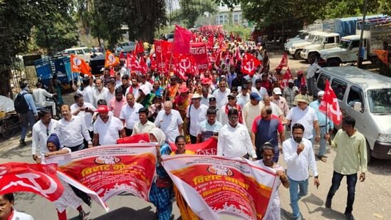 केवळ राजकीय पक्ष किंवा संघटनाच नव्हे तर पत्रकार, बुद्धिजीवी, कवी, लेखक, यूट्यूब चैनल असे कुणीही सरकारच्या धोरणाची चिकित्सा करू शकणार नाही. सरकारला विरोध करणाऱ्या कोणत्याही व्यक्ती किंवा संघटनेवर सरकार या कायद्यान्वये कारवाई करू शकणार आहे. संविधानाने दिलेल्या लोकशाही अधिकारावर हा घाला आहेच, शिवाय सर्व प्रकारच्या अभिव्यक्तींचा संकोच करणारी ही कृती आहे. केवळ राजकीय पक्ष किंवा संघटनाच नव्हे तर पत्रकार, बुद्धिजीवी, कवी, लेखक, यूट्यूब चैनल असे कुणीही सरकारच्या धोरणाची चिकित्सा करू शकणार नाही. सरकारला विरोध करणाऱ्या कोणत्याही व्यक्ती किंवा संघटनेवर सरकार या कायद्यान्वये कारवाई करू शकणार आहे. संविधानाने दिलेल्या लोकशाही अधिकारावर हा घाला आहेच, शिवाय सर्व प्रकारच्या अभिव्यक्तींचा संकोच करणारी ही कृती आहे.