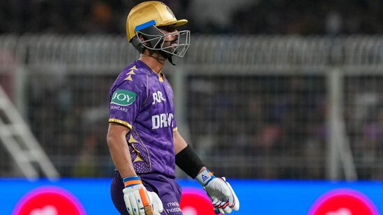 कोलकाता नाइट रायडर्स -अजिंक्य रहाणेच्या नेतृत्वातील केकेआर ८ सामने खेळून ६ अंकासह सातव्या स्थानावर आहे. केकेआरला प्लेऑफमध्ये पोहोचण्यासाठी ६ पैकी ५ सामन्यात विजय मिळवावा लागेल. तरच त्यांचे आव्हान जिवंत राहील. कोलकाता नाइट रायडर्स -अजिंक्य रहाणेच्या नेतृत्वातील केकेआर ८ सामने खेळून ६ अंकासह सातव्या स्थानावर आहे. केकेआरला प्लेऑफमध्ये पोहोचण्यासाठी ६ पैकी ५ सामन्यात विजय मिळवावा लागेल. तरच त्यांचे आव्हान जिवंत राहील.