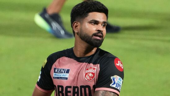 पंजाब किंग्स -पंजाब किंग्सने ८ सामन्यात ५ विजय मिळवले आहेत. पंजाब १० गुणांसह आयपीएल पॉइंट्स टेबलमध्ये पाचव्या स्थानावर आहेत. साखळी फेरीत त्यांचे अजून ६ सामने बाकी आहेत. प्लेऑफमध्ये जाण्यासाठी पंजाबला यापैकी कमीत कमी त्यांना ३ सामन्यात विजय मिळवावा लागेल. पंजाब किंग्स -पंजाब किंग्सने ८ सामन्यात ५ विजय मिळवले आहेत. पंजाब १० गुणांसह आयपीएल पॉइंट्स टेबलमध्ये पाचव्या स्थानावर आहेत. साखळी फेरीत त्यांचे अजून ६ सामने बाकी आहेत. प्लेऑफमध्ये जाण्यासाठी पंजाबला यापैकी कमीत कमी त्यांना ३ सामन्यात विजय मिळवावा लागेल.