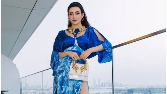 'द फॅब्युलस लाईव्हज ऑफ बॉलिवूड वाइव्हज' फेम शालिनी पासी देखील रेड कार्पेटवर चालणार आहे. 'द फॅब्युलस लाईव्हज ऑफ बॉलिवूड वाइव्हज' फेम शालिनी पासी देखील रेड कार्पेटवर चालणार आहे.