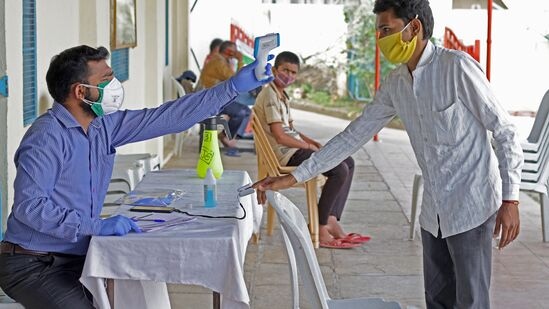 As per officials, till May 28, there were 1,621 active Covid-19 cases in the country. More than 90% of these cases are from six states – Kerala, Maharashtra, Delhi, Gujarat, Tamil Nadu, and Karnataka. (HT ARCHIVES)
