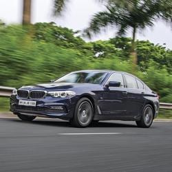 At ₹52 lakh (ex-showroom), the 530i Sport Line costs exactly as much as the 520d Sport Line, so for once, spec for spec, there’s no price disparity between petrol and diesel.