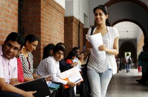 Delhi University will conduct pen-and-paper tests admission to PG, MPhil and PhD programmes though online entrance test will be held for nine UG courses.(HT File Photo) Delhi University will conduct pen-and-paper tests admission to PG, MPhil and PhD programmes though online entrance test will be held for nine UG courses.(HT File Photo)