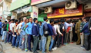 People queue up outside an ATM of Punjab National Bank in Gurgaon on Monday.(Parveen Kumar/Hindustan Times) People queue up outside an ATM of Punjab National Bank in Gurgaon on Monday.(Parveen Kumar/Hindustan Times)
