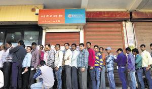 HT File Photo(Cash flow remained significantly low on Wednesday. In many banks and ATMs, the cash supply was exhausted within hours of opening.) HT File Photo(Cash flow remained significantly low on Wednesday. In many banks and ATMs, the cash supply was exhausted within hours of opening.)