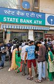 Indians need cash, especially to pay domestic helpers, newspaper vendors and milk-sellers, among others.(REUTERS) Indians need cash, especially to pay domestic helpers, newspaper vendors and milk-sellers, among others.(REUTERS)