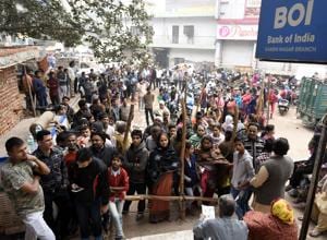 People wait outside a Bank of India branch at Jheel Chowk branch in New Delhi on Wednesday, November 30, 2016.(Sonu Mehta/HT Photo) People wait outside a Bank of India branch at Jheel Chowk branch in New Delhi on Wednesday, November 30, 2016.(Sonu Mehta/HT Photo)