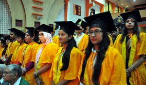 The governor gave medals to students who had received Ph.d degrees and secured top ranks in various subjects.(Shankar Mourya/HT photo)