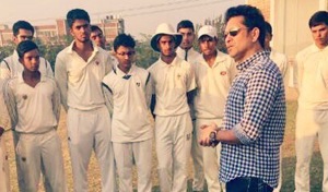 Virender Sehwag on Monday thanked his former batting mate and cricket legend Sachin Tendulkar for visiting the Sehwag International School in Haryana.(Facebook) Virender Sehwag on Monday thanked his former batting mate and cricket legend Sachin Tendulkar for visiting the Sehwag International School in Haryana.(Facebook)
