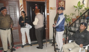 The raids came after the Lokayukta police received complaints that PWD executive engineer Anand Prakash Rane had amassed assets disproportionate to his known sources of income.(Arun Mondhe/HT)