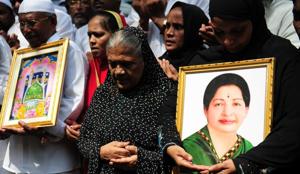 Indian Muslims hold a portrait of Tamil Nadu CM Jayalalitha Jayaram as they pray for her well being in front of a hospital.(ARUN SANKAR/AFP file photo) Indian Muslims hold a portrait of Tamil Nadu CM Jayalalitha Jayaram as they pray for her well being in front of a hospital.(ARUN SANKAR/AFP file photo)