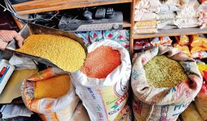 Wholesalers said that cash payments are easy while retailers alleged that they do not want to disclose their total income.(HT File Photo) Wholesalers said that cash payments are easy while retailers alleged that they do not want to disclose their total income.(HT File Photo)