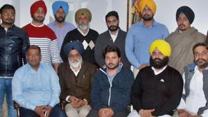 Durgesh Pathak (centre), AAP organisation-building head, with party colleagues in Amritsar on Tuesday.(Sameer Sehgal/HT) Durgesh Pathak (centre), AAP organisation-building head, with party colleagues in Amritsar on Tuesday.(Sameer Sehgal/HT)