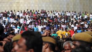 Supporters gather to pay their respects to late Tamil Nadu Chief Minister Jayalalithaa Jayaram as she lies in state ahead of her funeral at Rajaji Hall in Chennai on December 6.(AFP) Supporters gather to pay their respects to late Tamil Nadu Chief Minister Jayalalithaa Jayaram as she lies in state ahead of her funeral at Rajaji Hall in Chennai on December 6.(AFP)