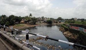 The river supplies potable water to Badlapur, Navi Mumbai, Ambernath, Ulhasnagar and other villages.(HT File Photo) The river supplies potable water to Badlapur, Navi Mumbai, Ambernath, Ulhasnagar and other villages.(HT File Photo)