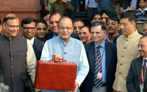 With time running out for adopting the goods and services tax (GST), the thorny issue of dual control may end up being put to vote, even though finance minister Arun Jaitley has been citing ‘consensus’ as the way forward for all issues pertaining to the new tax structure.(PTI) With time running out for adopting the goods and services tax (GST), the thorny issue of dual control may end up being put to vote, even though finance minister Arun Jaitley has been citing ‘consensus’ as the way forward for all issues pertaining to the new tax structure.(PTI)