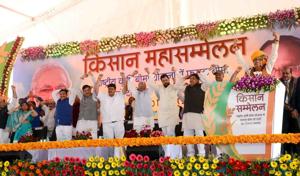 Chief minister Shivraj Singh Chouhan at the farmers’ convention in Ujjain on Saturday.(Sunil Magariya/HT photo)