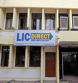 For over 1 million agents engaged with Life Insurance Corp (LIC), the country’s largest life insurer, the government’s move to push digital transactions after demonetisation has come as a big shock.(Hindustan Times) For over 1 million agents engaged with Life Insurance Corp (LIC), the country’s largest life insurer, the government’s move to push digital transactions after demonetisation has come as a big shock.(Hindustan Times)