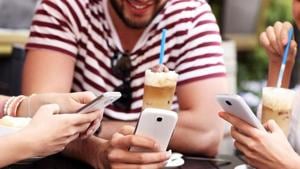 As more smartphone manufacturers build designs using flexible display technology, shipments of the displays are expected to reach 139 million units in 2017, an increase of 135% compared to last year, said research and analysis firm IHS in a report.(Shutterstock) As more smartphone manufacturers build designs using flexible display technology, shipments of the displays are expected to reach 139 million units in 2017, an increase of 135% compared to last year, said research and analysis firm IHS in a report.(Shutterstock)