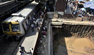 More than 42lakh suburban commuters use the CR daily.(File)