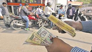 Petrol stations became the most sought after place as the government allowed banned currency here till December 2.(Arun Sharma/HT FILE) Petrol stations became the most sought after place as the government allowed banned currency here till December 2.(Arun Sharma/HT FILE)