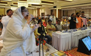 Leader of Opposition in the IMC, Fauziya Sheikh Aleem, speaks in the House amid disruptions by BJP leaders on the concluding day of the session, in Indore on Thursday.(Shankar Mourya/HT photo)