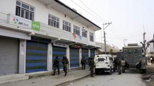 Army personnel cordon off the area outside Jammu and Kashmir Bank which was looted by suspected militants at Ratnipora in Pulwama on December 15, 2016.(PTI File Photo) Army personnel cordon off the area outside Jammu and Kashmir Bank which was looted by suspected militants at Ratnipora in Pulwama on December 15, 2016.(PTI File Photo)
