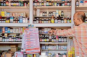 The number of weekly online shoppers has gone up by 33% since last year. The number of daily shoppers has increased fourfold from 2013 to 2015.(Hemant Mishra/ Mint) The number of weekly online shoppers has gone up by 33% since last year. The number of daily shoppers has increased fourfold from 2013 to 2015.(Hemant Mishra/ Mint)