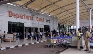 The LMO has issued a letter to the Mumbai International Airport Pvt Ltd. (MIAL), asking it to curb overcharging and dual pricing on the airport premises.(HT) The LMO has issued a letter to the Mumbai International Airport Pvt Ltd. (MIAL), asking it to curb overcharging and dual pricing on the airport premises.(HT)
