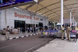 Some domestic airlines have come up with small measures to budget time as choked metro airports such as Mumbai are struggling to cut down long airport waits.(HT) Some domestic airlines have come up with small measures to budget time as choked metro airports such as Mumbai are struggling to cut down long airport waits.(HT)
