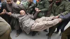Policemen try to drag away indepenent MLA law maker Abdul Rashid Sheikh during a protest in Srinagar on 22 December 2016. Sheikh and nearly a dozen of his supporters were detained by police as they were protesting against reports of issuance of domicile certificates to West Pakistan refugees.(Waseem Andrabi / HT Photo) Policemen try to drag away indepenent MLA law maker Abdul Rashid Sheikh during a protest in Srinagar on 22 December 2016. Sheikh and nearly a dozen of his supporters were detained by police as they were protesting against reports of issuance of domicile certificates to West Pakistan refugees.(Waseem Andrabi / HT Photo)