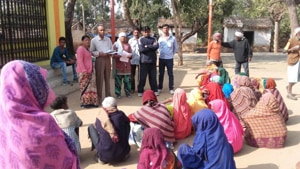 Nagar Uday se Bharat Uday officials interact with leprosy­-affected families living in Ashagram premises in outskirts of Barwani on Tuesday.(HT photo)