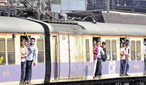 For 75 lakh suburban commuters, this could mean cheaper first-class tickets and a 100% rise in the minimum second-class fare from the existing Rs5 to the proposed Rs10(HT FILE PHOTO)