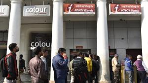 Lines outside ATMs have begun thinning down but the situation may deteriorate once people get their salaries and queue up to withdraw money to pay for monthly expenses.(Saumya Khandelwal/HT File Photo) Lines outside ATMs have begun thinning down but the situation may deteriorate once people get their salaries and queue up to withdraw money to pay for monthly expenses.(Saumya Khandelwal/HT File Photo)