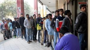 People stand in queue outside an ATM kiosk in Sector-14, in Gurgaon.(Praveen Kumar/HT Photo) People stand in queue outside an ATM kiosk in Sector-14, in Gurgaon.(Praveen Kumar/HT Photo)