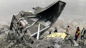 People gather near the site of a coal mine collapse near Lalmatia in Godda district in eastern Jharkhand on December 30, 2016.(AFP) People gather near the site of a coal mine collapse near Lalmatia in Godda district in eastern Jharkhand on December 30, 2016.(AFP)
