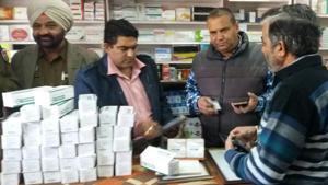 The surprise inspections are being carried out by drug inspectors accompanied by police officials at the chemist shops.(HT Photo) The surprise inspections are being carried out by drug inspectors accompanied by police officials at the chemist shops.(HT Photo)