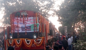 Passengers take photographs as the Khandwa­-Mhow train chugs off on its last journey on Sunday.(HT photo)