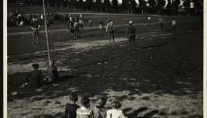 French children watch a British cavalry regiment play a match against Indian soldiers of the 18th Lancers.(National Army Museum and British Muslim Heritage) French children watch a British cavalry regiment play a match against Indian soldiers of the 18th Lancers.(National Army Museum and British Muslim Heritage)