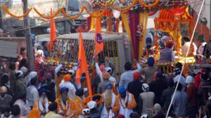 Residents of Refugee Colony take out a procession to celebrate naming of their colony as Guru Govind Singh Nagar.(HT Photo) Residents of Refugee Colony take out a procession to celebrate naming of their colony as Guru Govind Singh Nagar.(HT Photo)