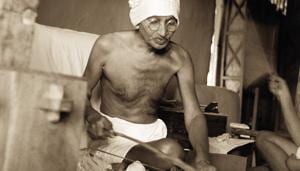 Sevagram Ashram, 1940: Mahatma Gandhi spinning on Dhanush Takli.(Photo courtesy: Kanu Gandhi/©The Estate of Kanu Gandhi) Sevagram Ashram, 1940: Mahatma Gandhi spinning on Dhanush Takli.(Photo courtesy: Kanu Gandhi/©The Estate of Kanu Gandhi)